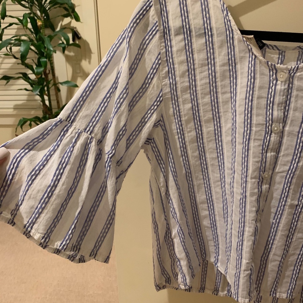 Cute top buttons on back